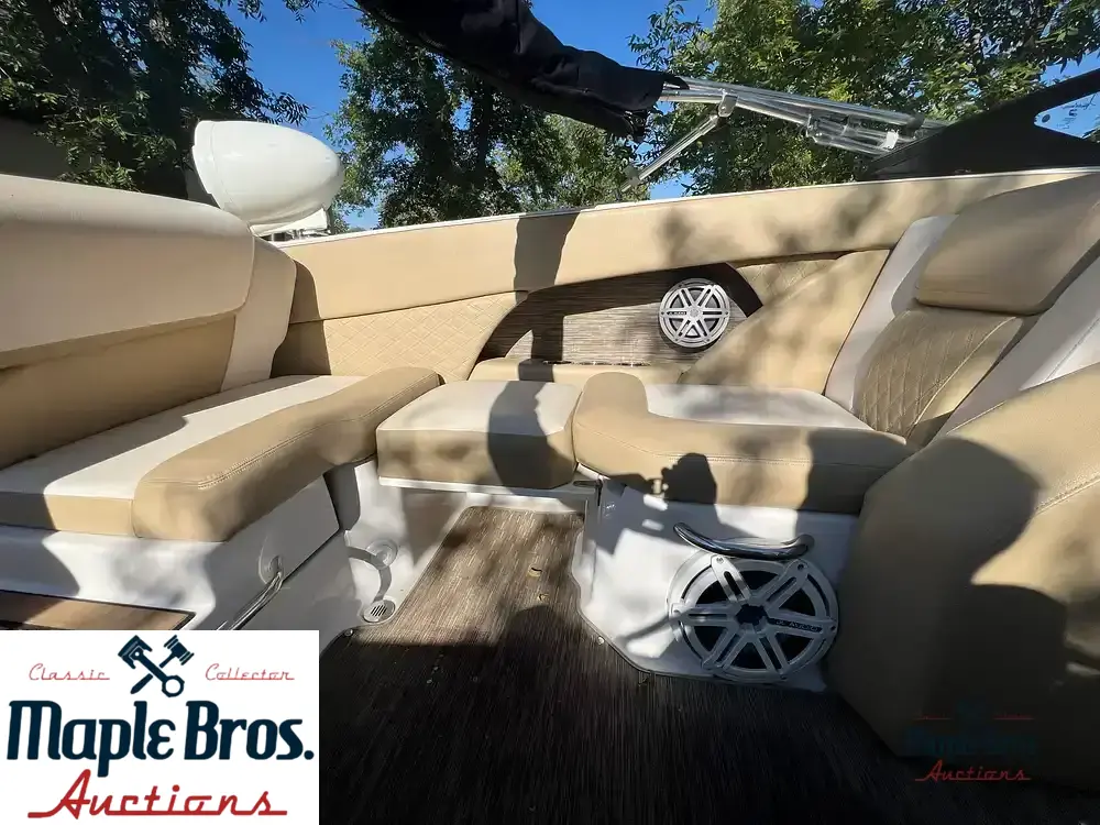 2017 Scarab 255 SE Platinum