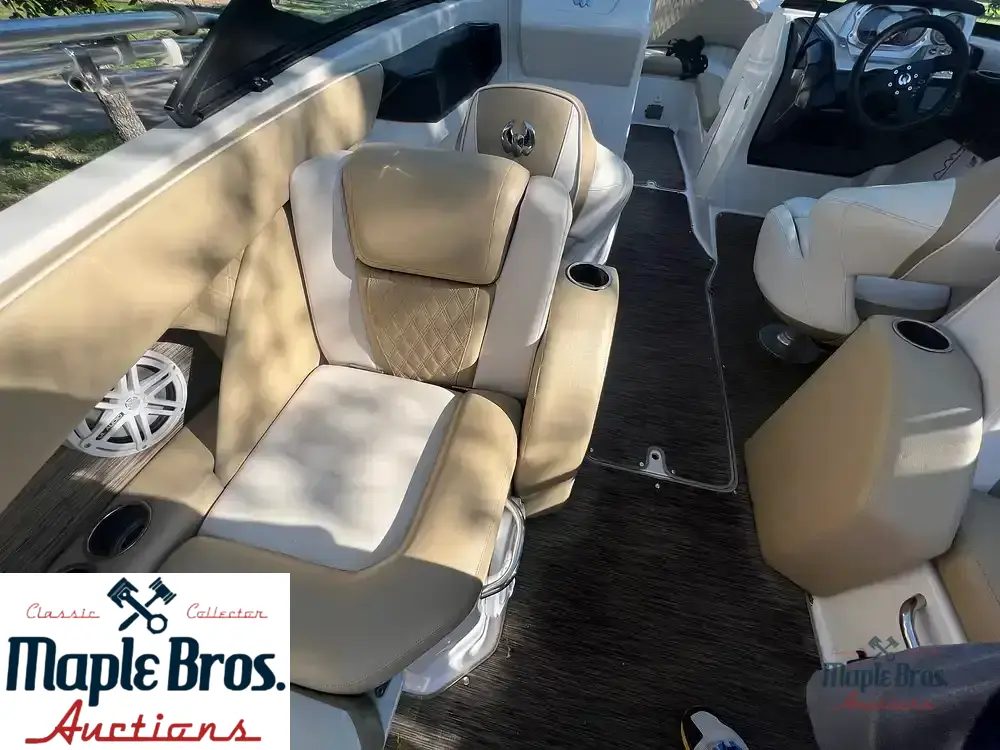 2017 Scarab 255 SE Platinum