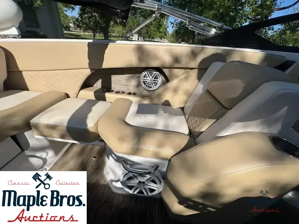 2017 Scarab 255 SE Platinum