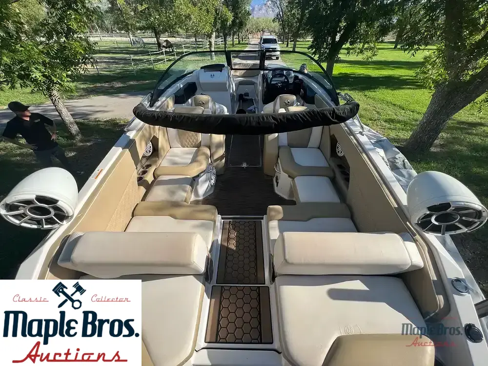 2017 Scarab 255 SE Platinum