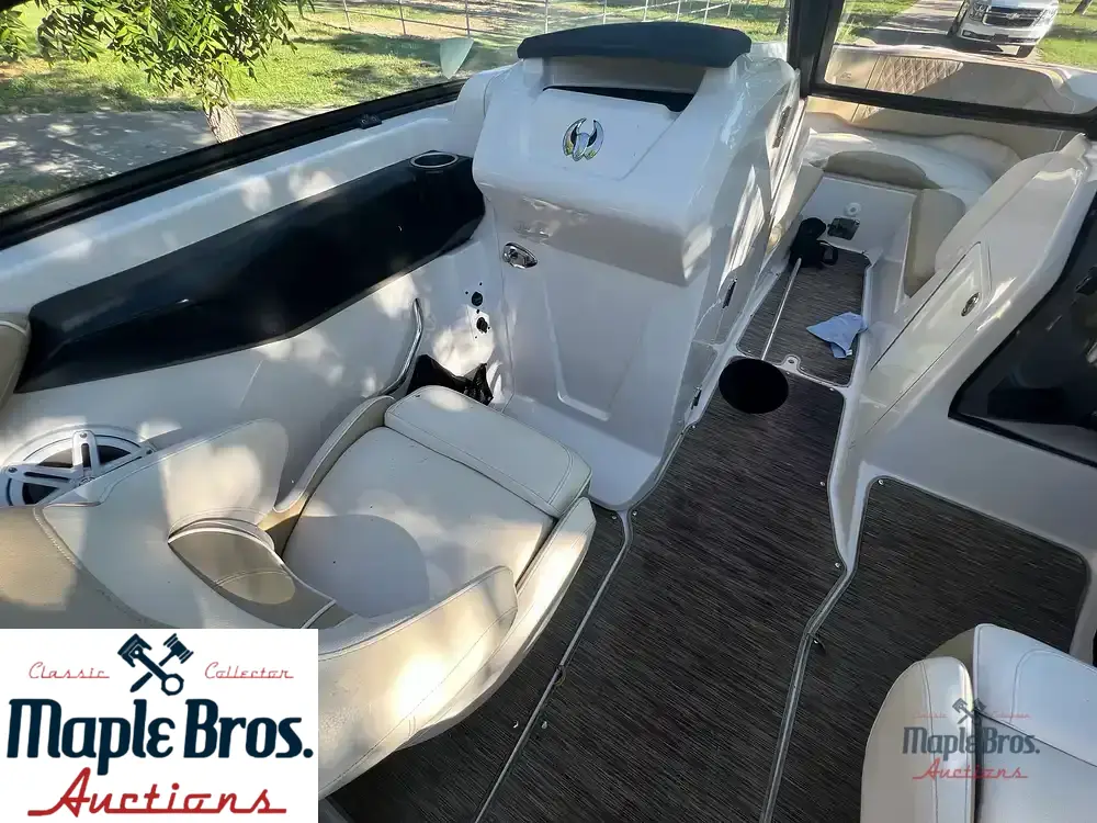 2017 Scarab 255 SE Platinum