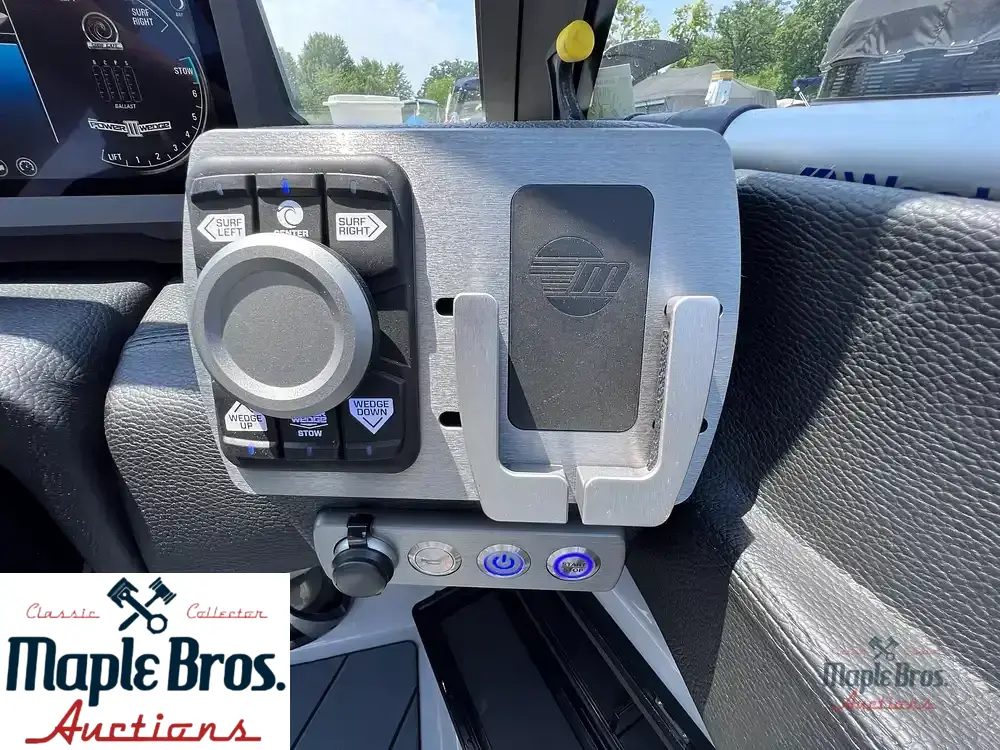 2021 Malibu 22 LSV