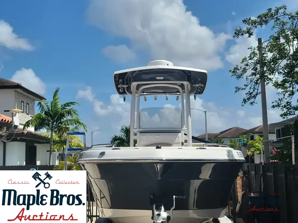 2017 Robalo R222