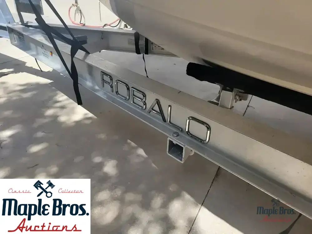 2017 Robalo R222