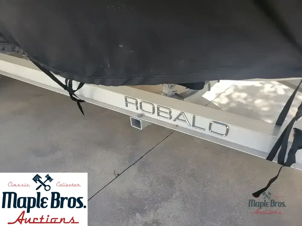 2017 Robalo R222