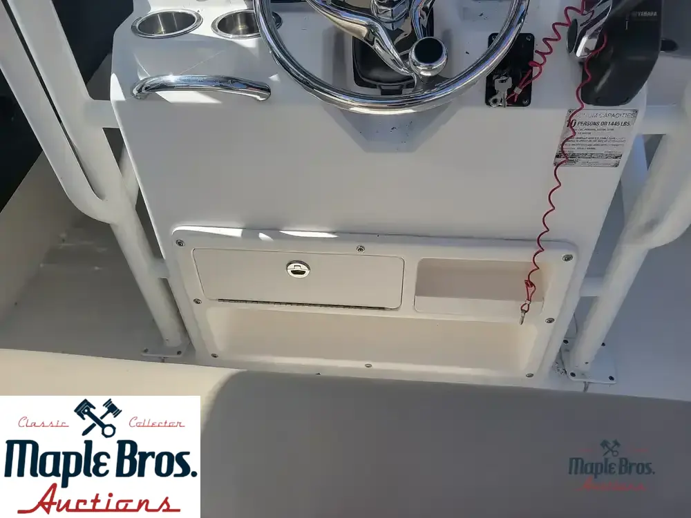2017 Robalo R222