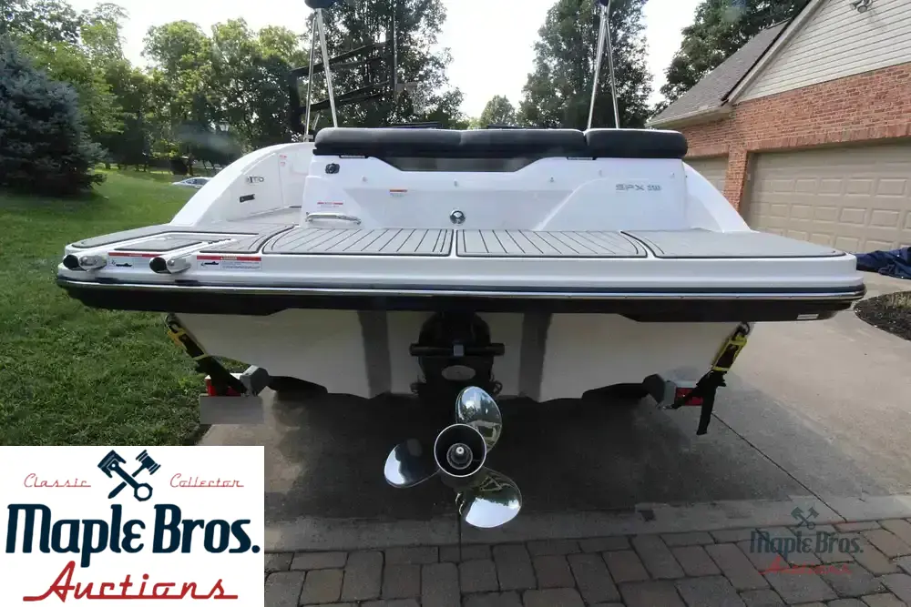 2021 Sea Ray SPX 210