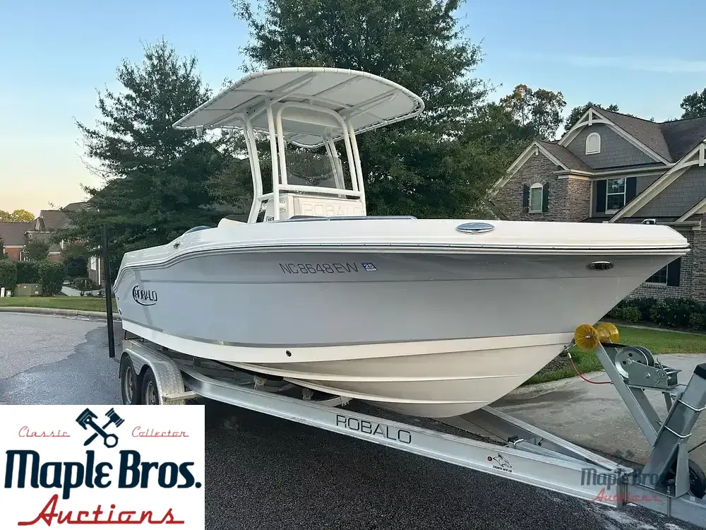 2022 Robalo R200