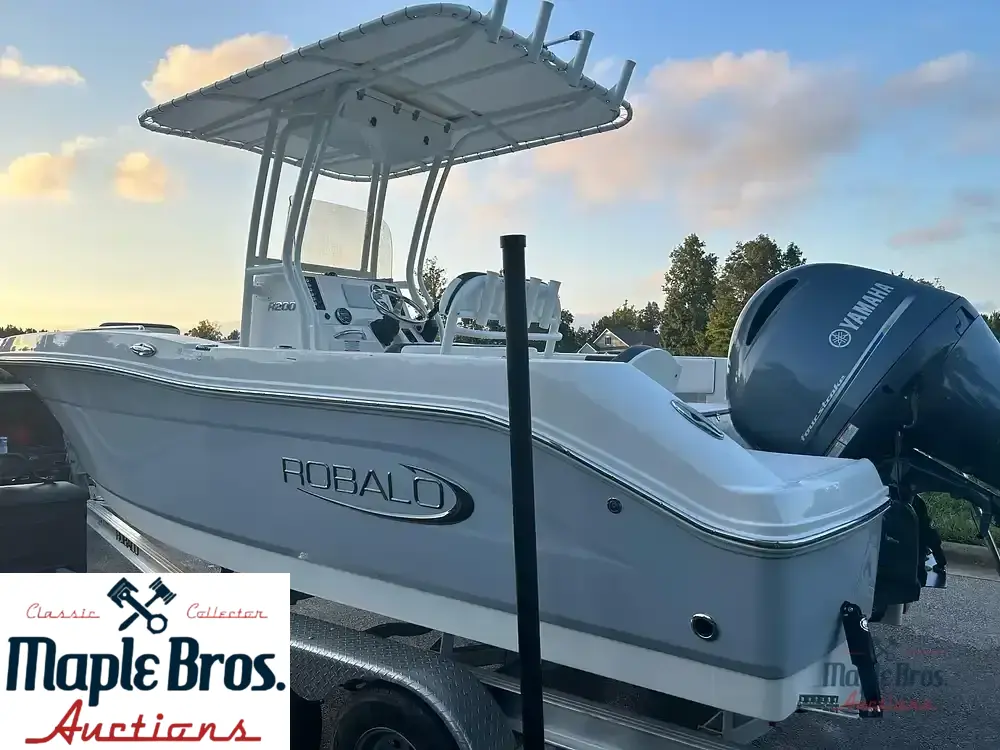 2022 Robalo R200
