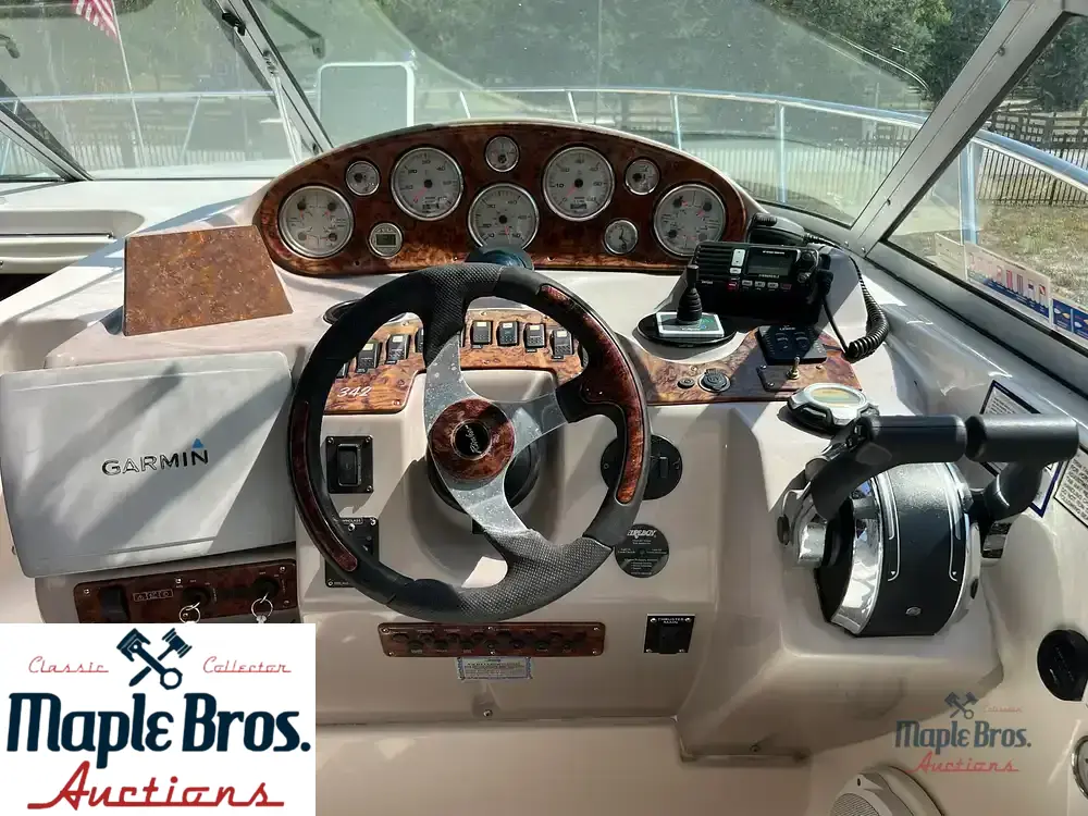 2005 Rinker 342 Fiesta Vee