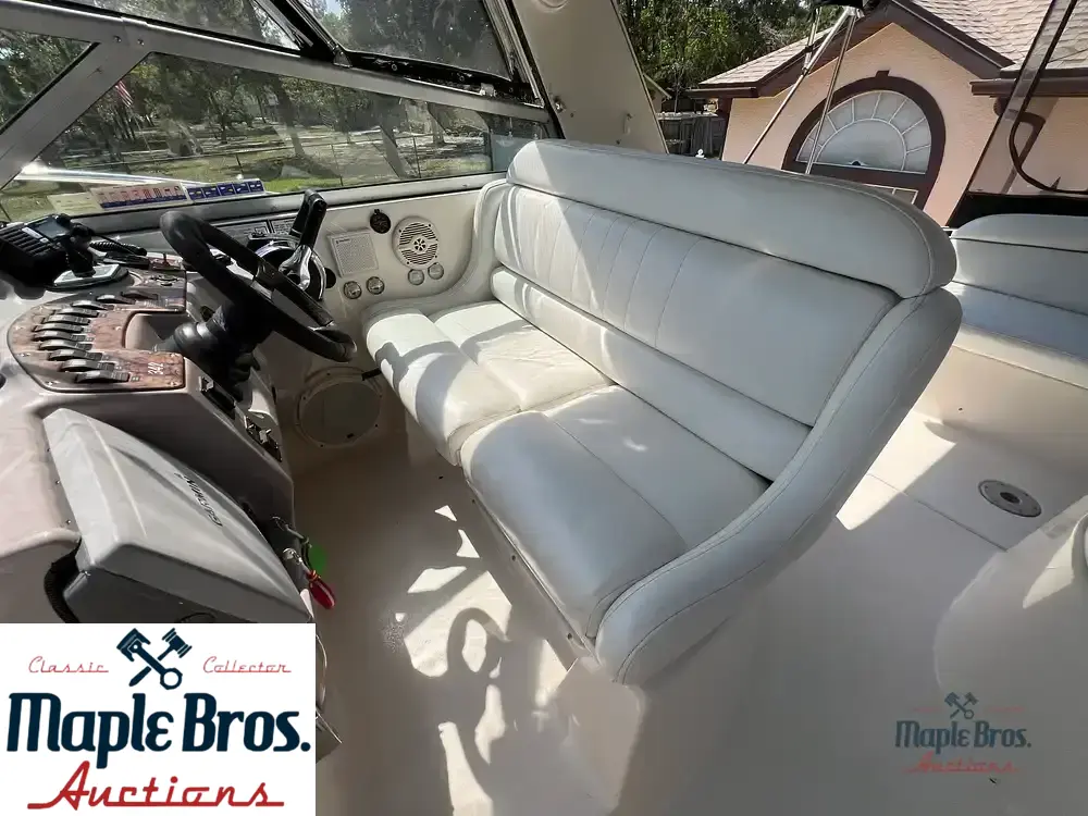 2005 Rinker 342 Fiesta Vee