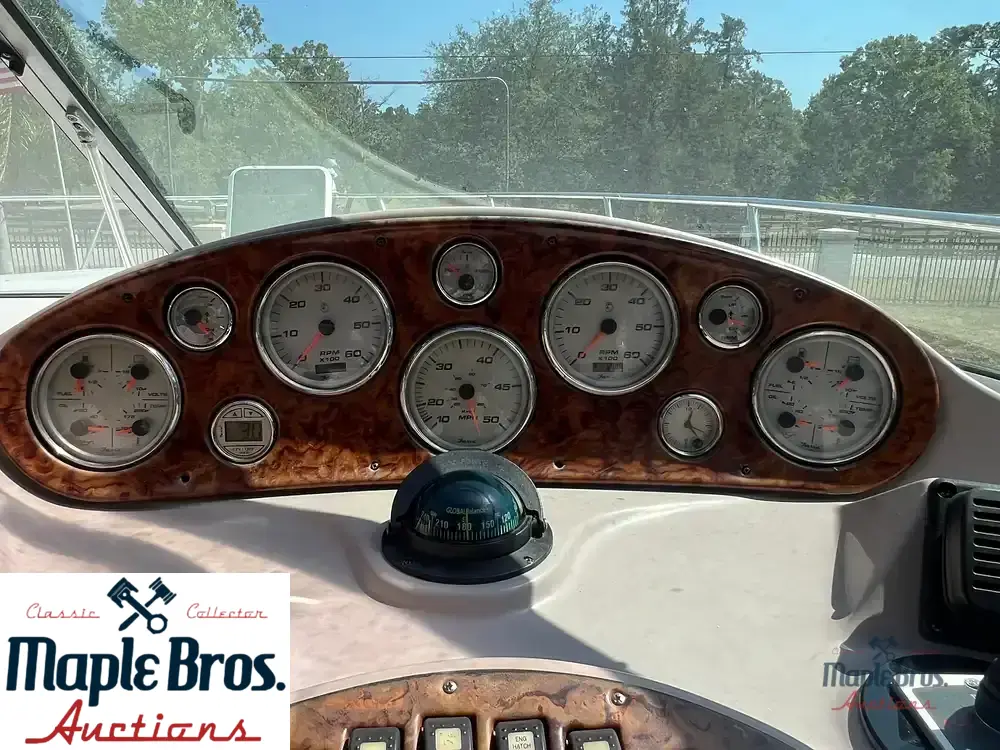 2005 Rinker 342 Fiesta Vee
