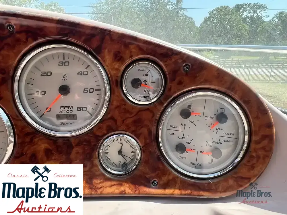 2005 Rinker 342 Fiesta Vee