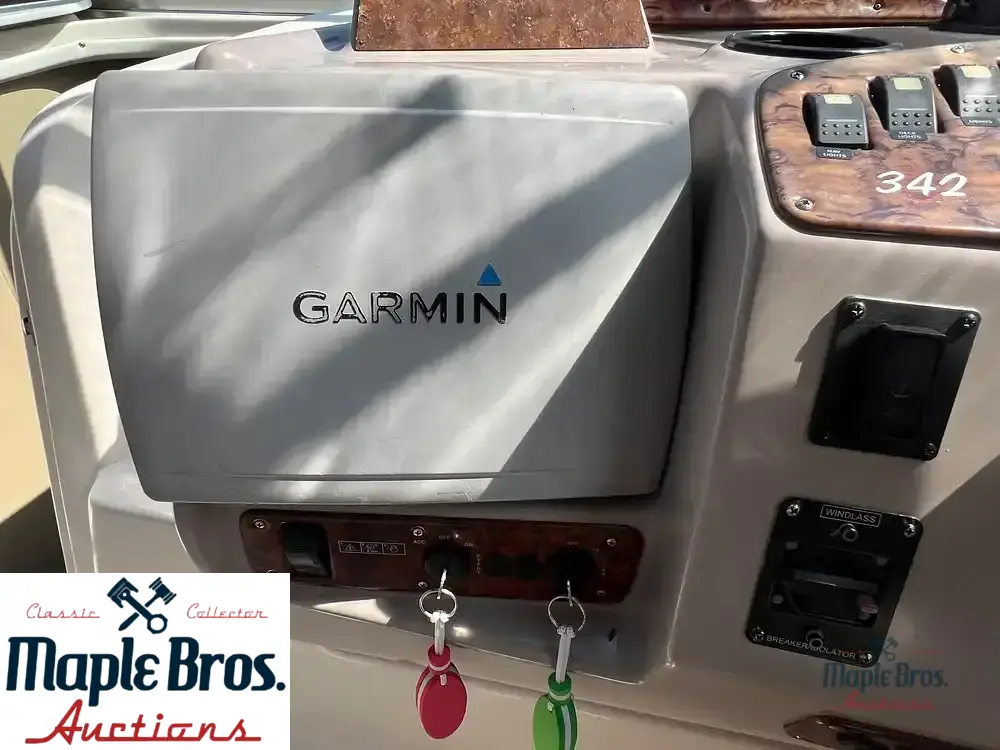 2005 Rinker 342 Fiesta Vee