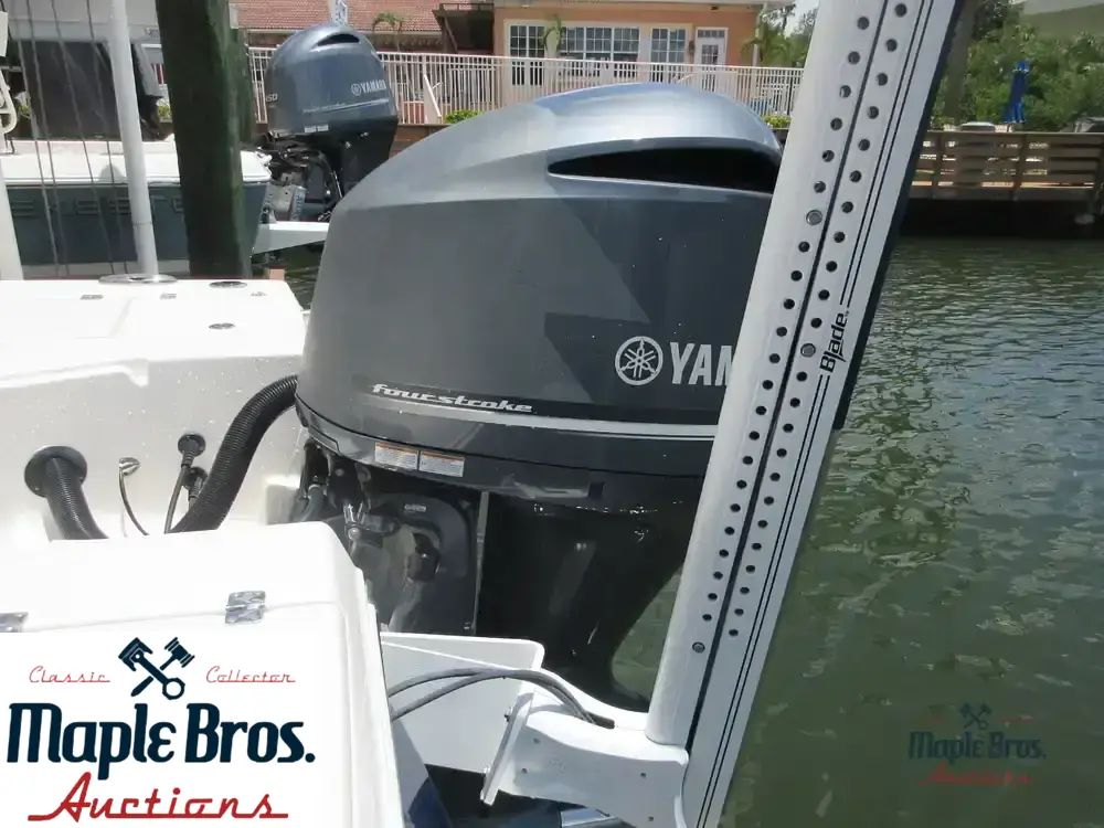 2018 Robalo 246 Cayman SD