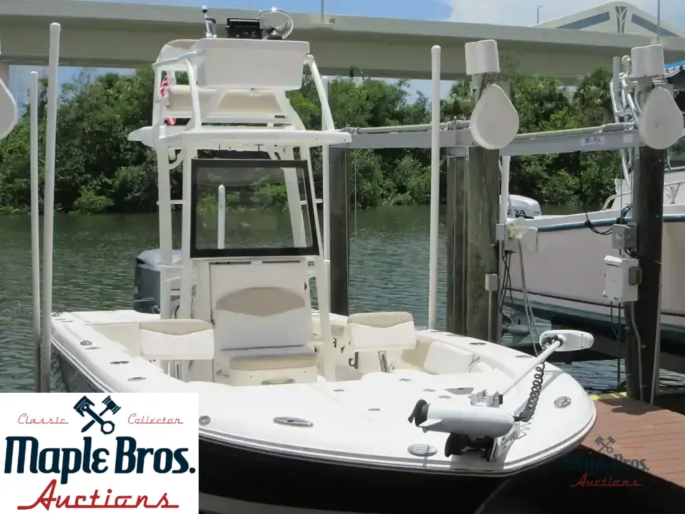 2018 Robalo 246 Cayman SD