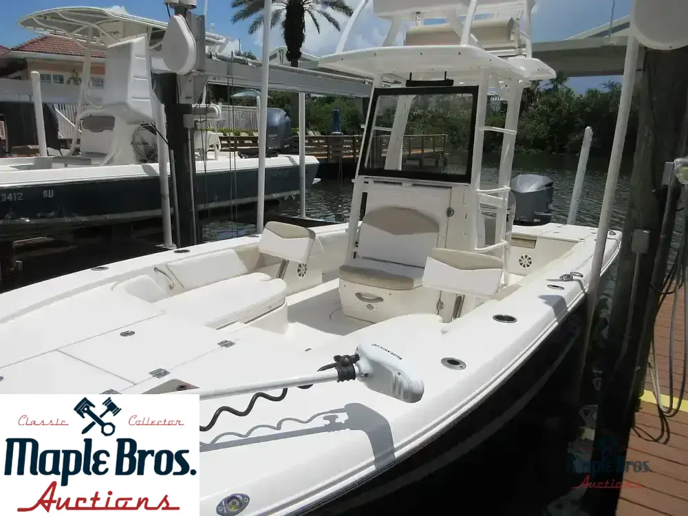 2018 Robalo 246 Cayman SD