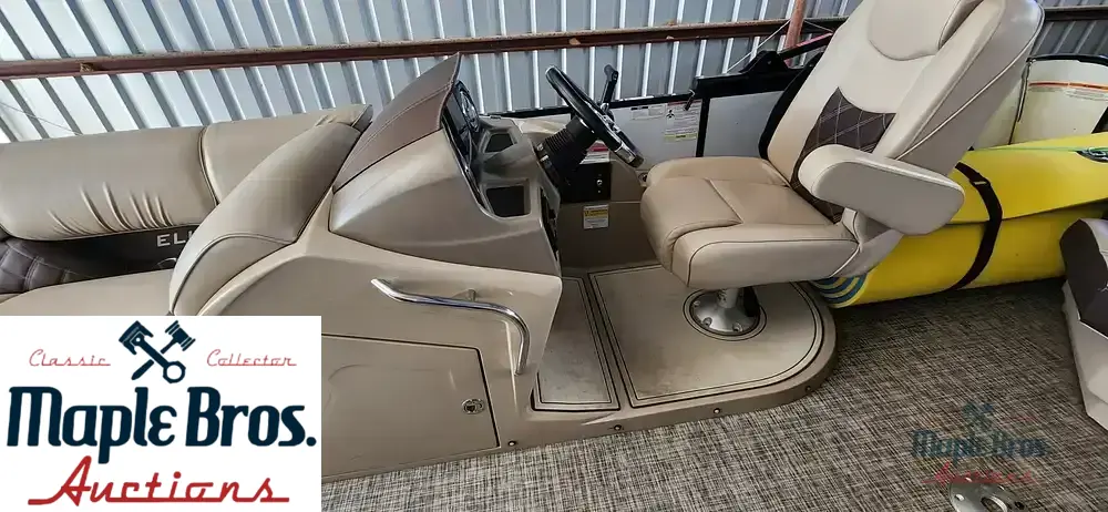 2021 SunCatcher Elite 322C Saltwater Series