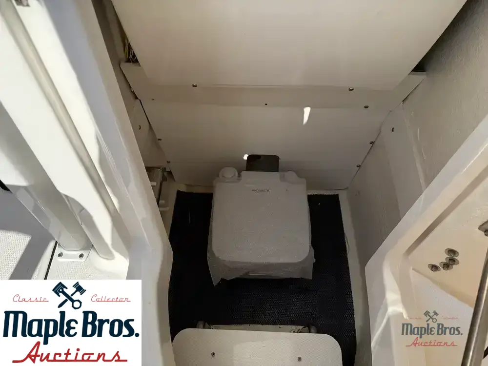 2023 Robalo R222 Explorer