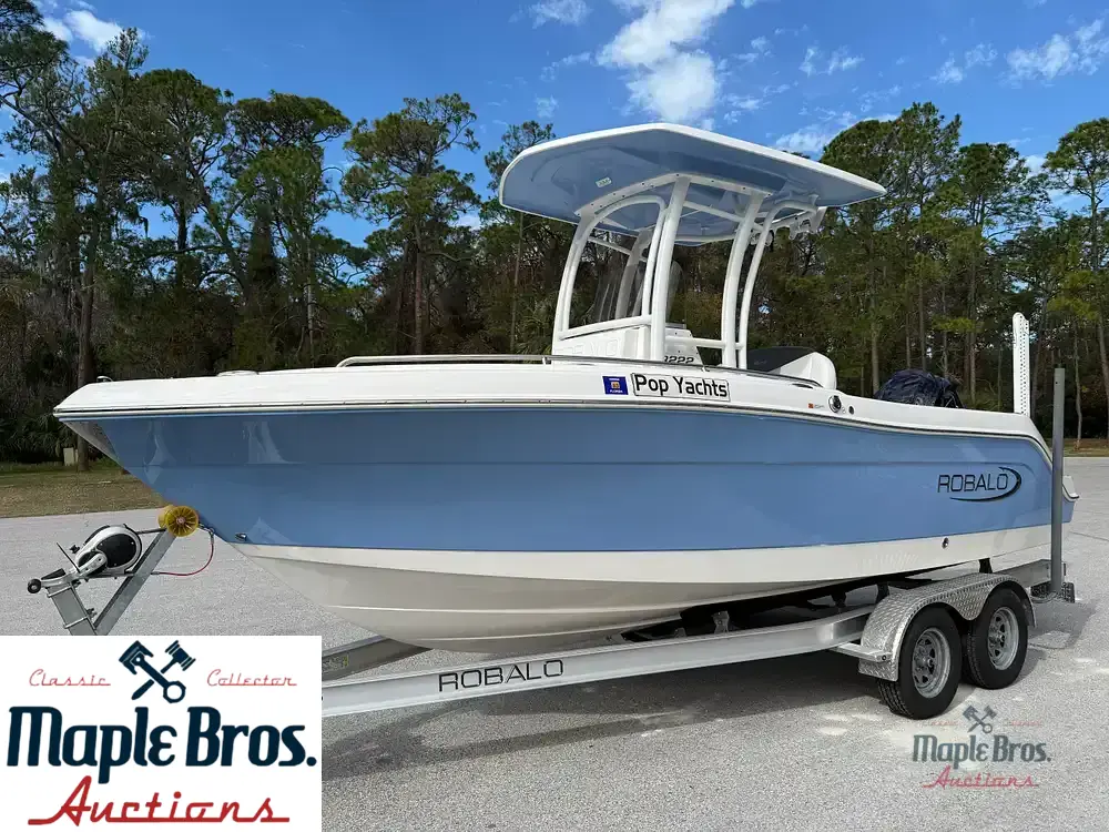 2023 Robalo R222 Explorer