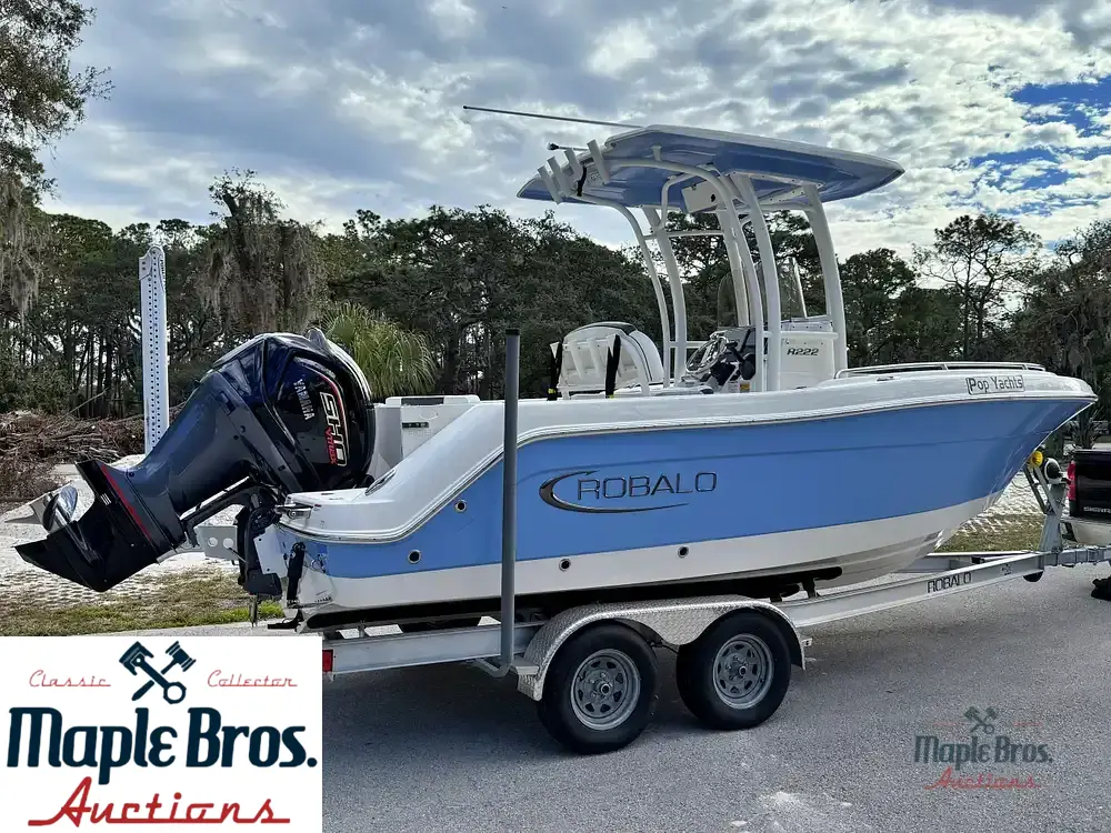 2023 Robalo R222 Explorer