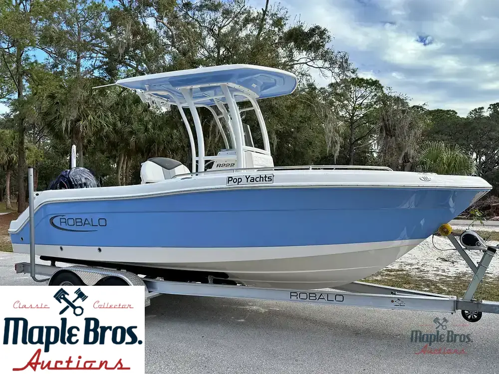 2023 Robalo R222 Explorer