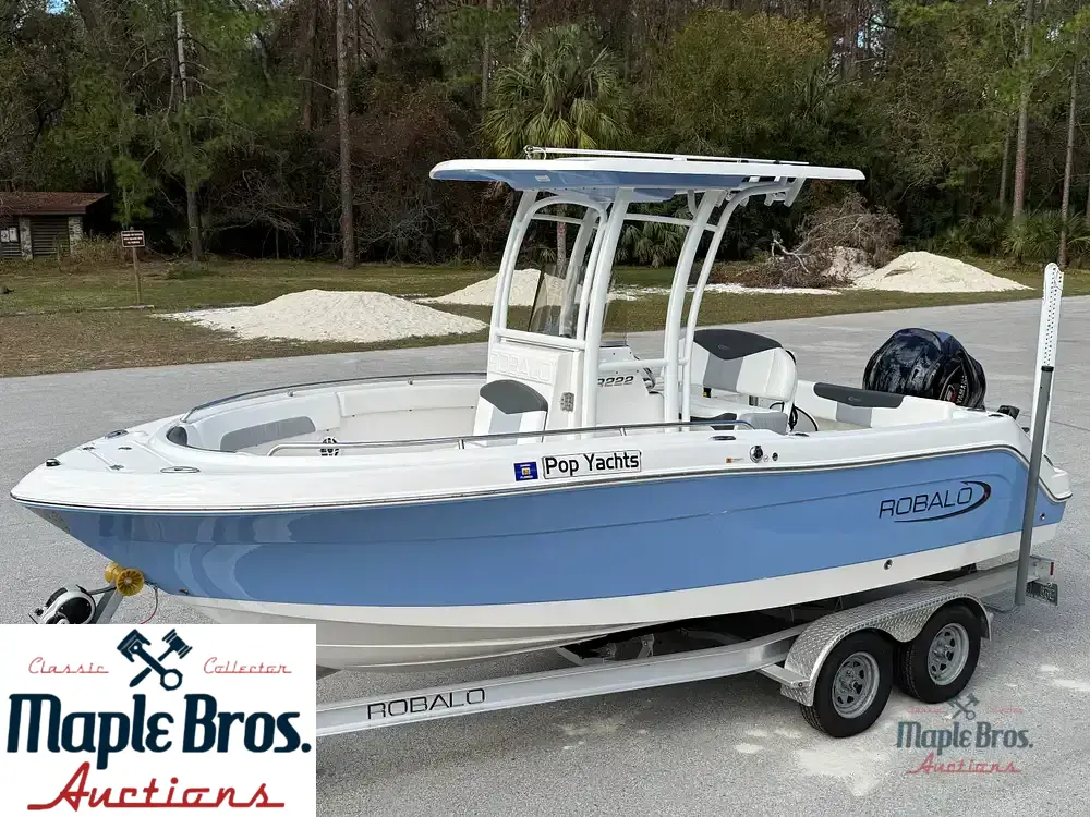 2023 Robalo R222 Explorer