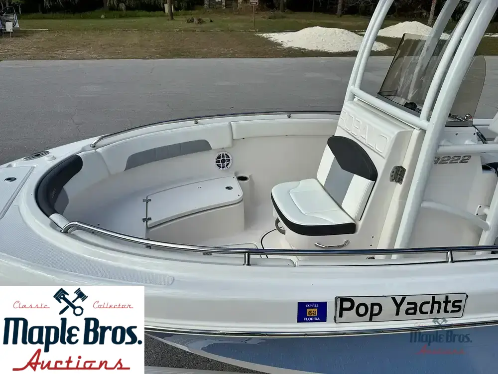 2023 Robalo R222 Explorer