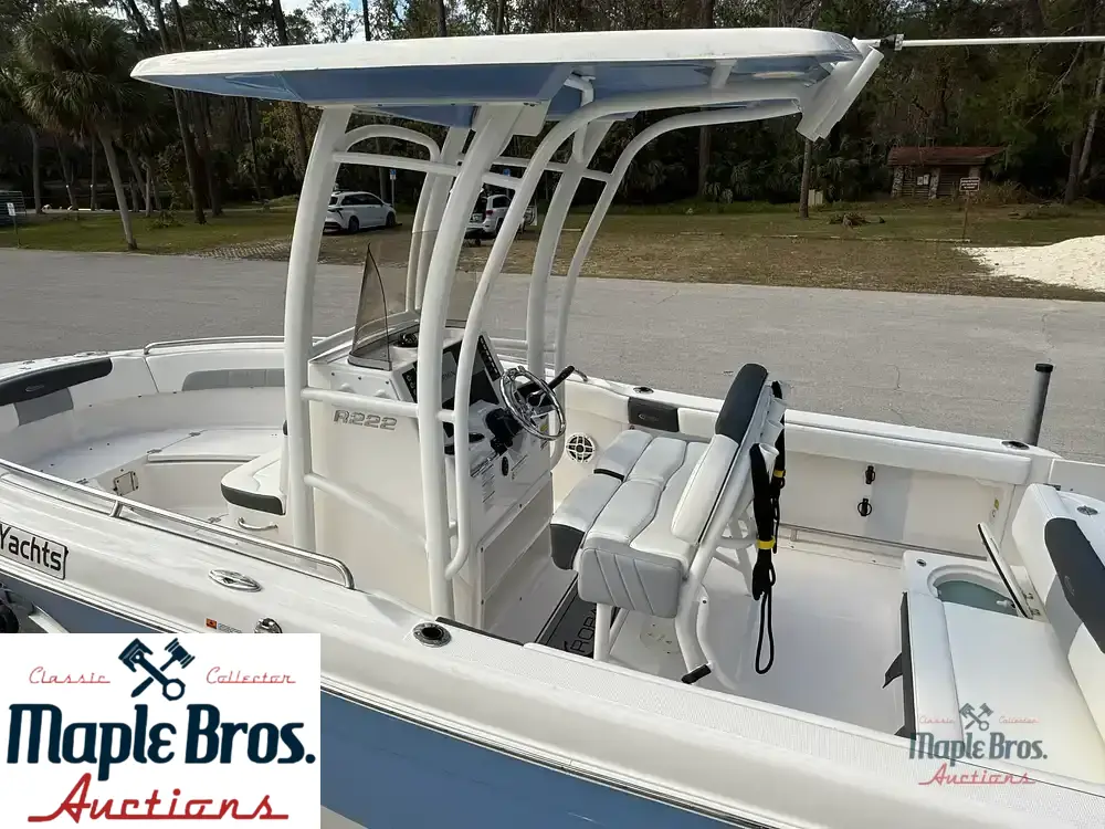 2023 Robalo R222 Explorer