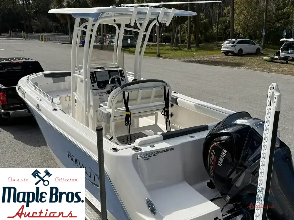 2023 Robalo R222 Explorer