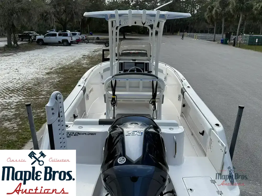 2023 Robalo R222 Explorer