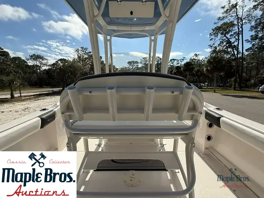 2023 Robalo R222 Explorer