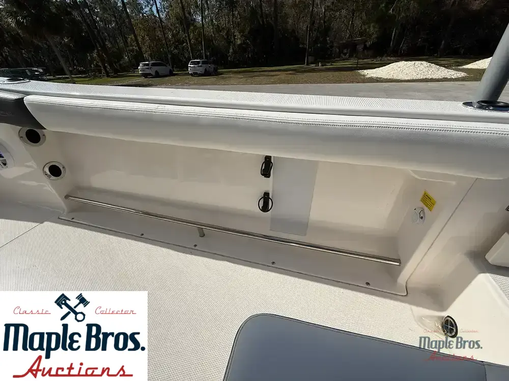 2023 Robalo R222 Explorer