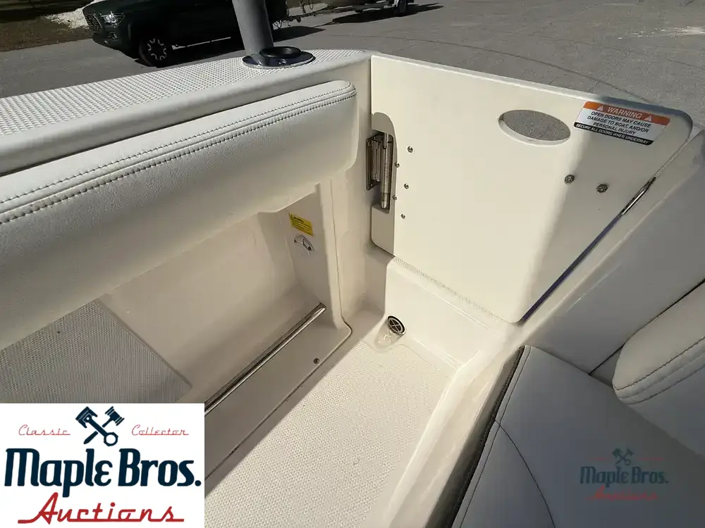 2023 Robalo R222 Explorer