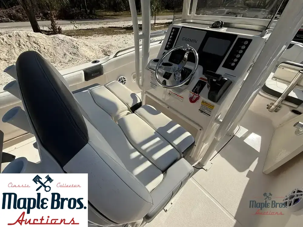2023 Robalo R222 Explorer