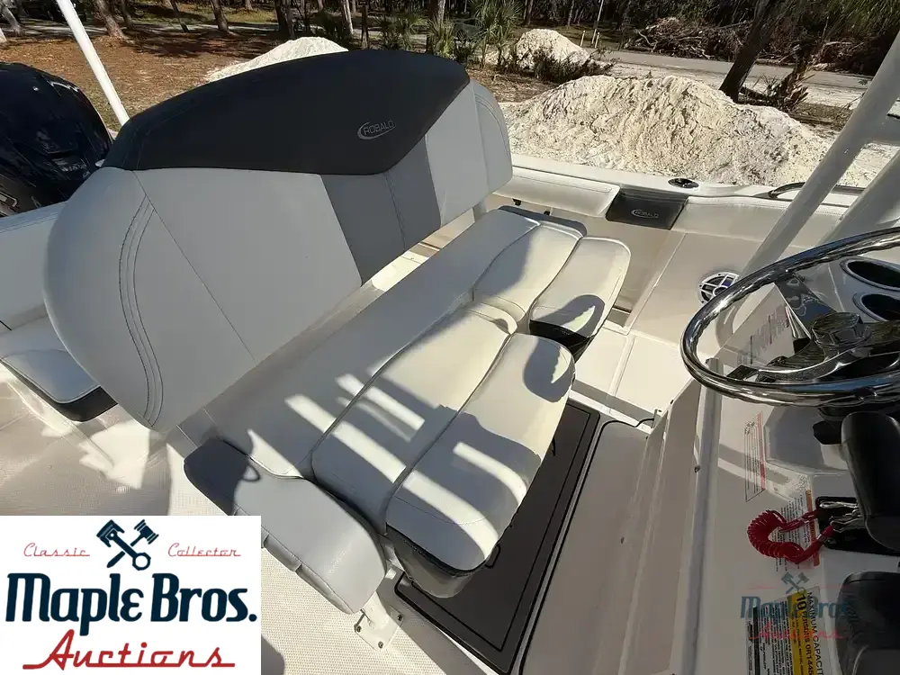 2023 Robalo R222 Explorer