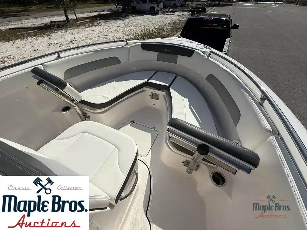 2023 Robalo R222 Explorer