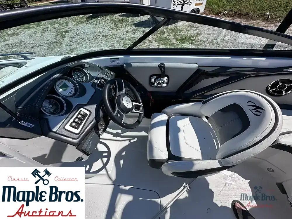 2017 Monterey 238 SS Surf