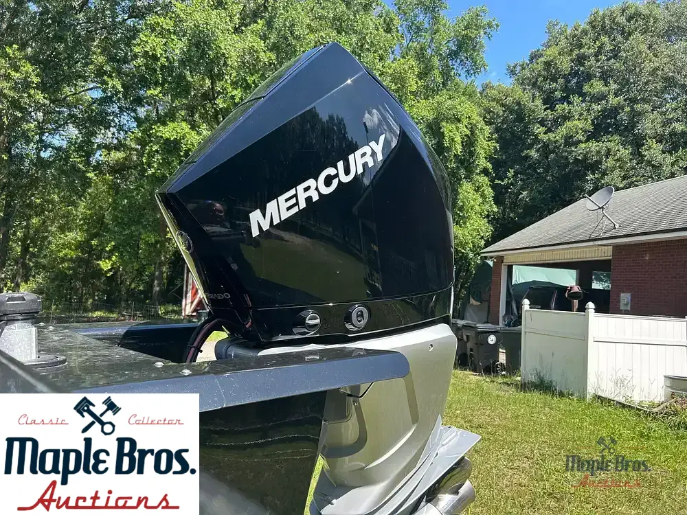 2023 Tracker Regency Series 250 DL3