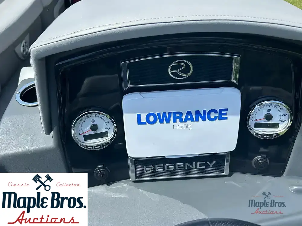 2023 Tracker Regency Series 250 DL3