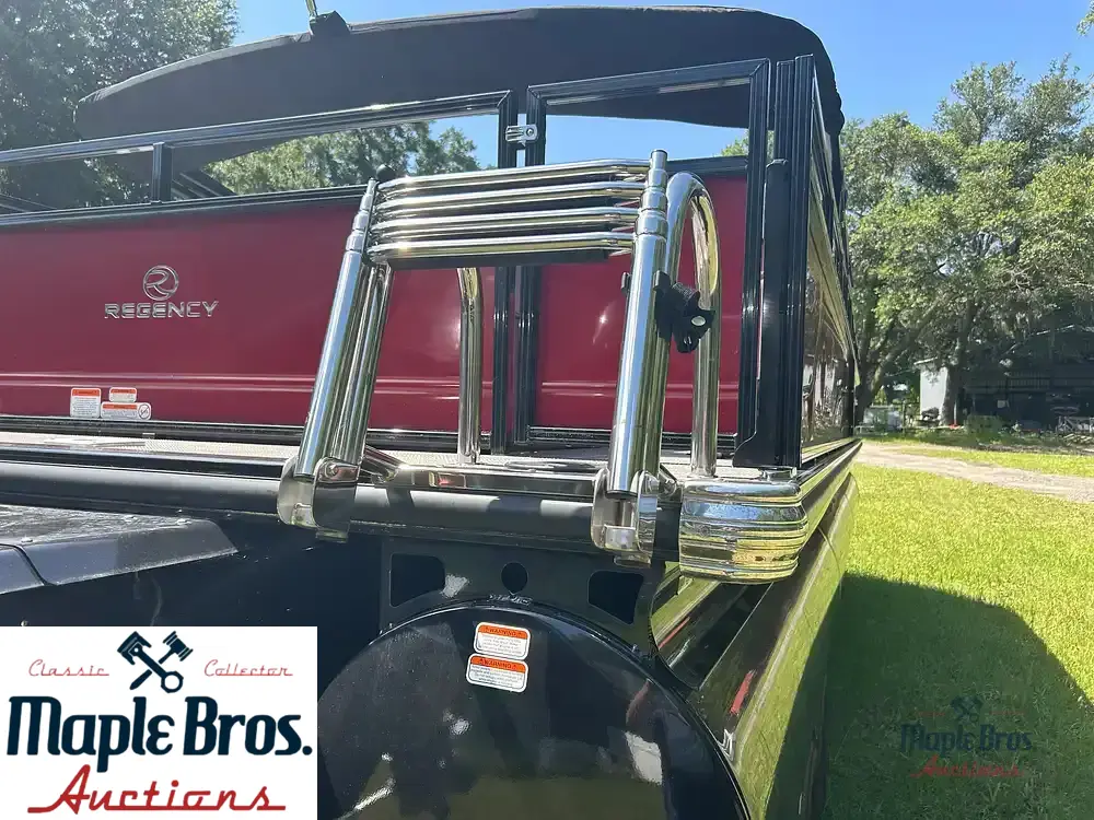 2023 Tracker Regency Series 250 DL3