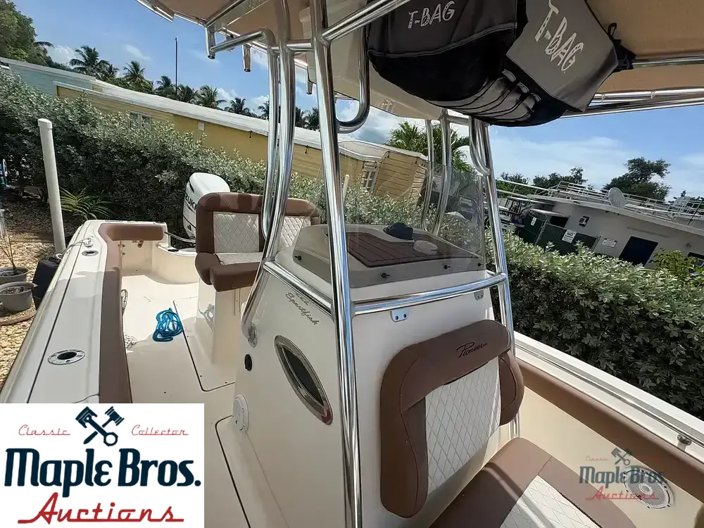 2022 Pioneer 222 Sportfish