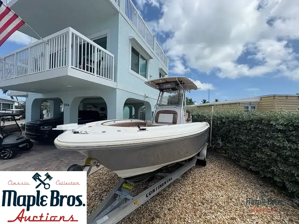 2022 Pioneer 222 Sportfish