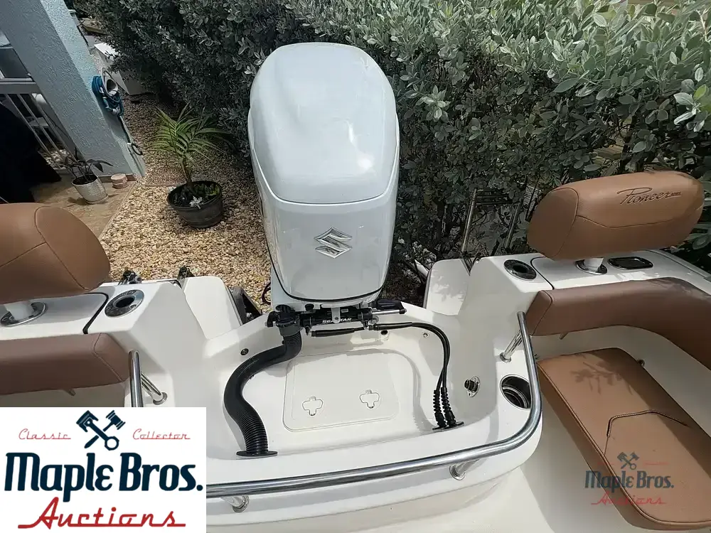 2022 Pioneer 222 Sportfish