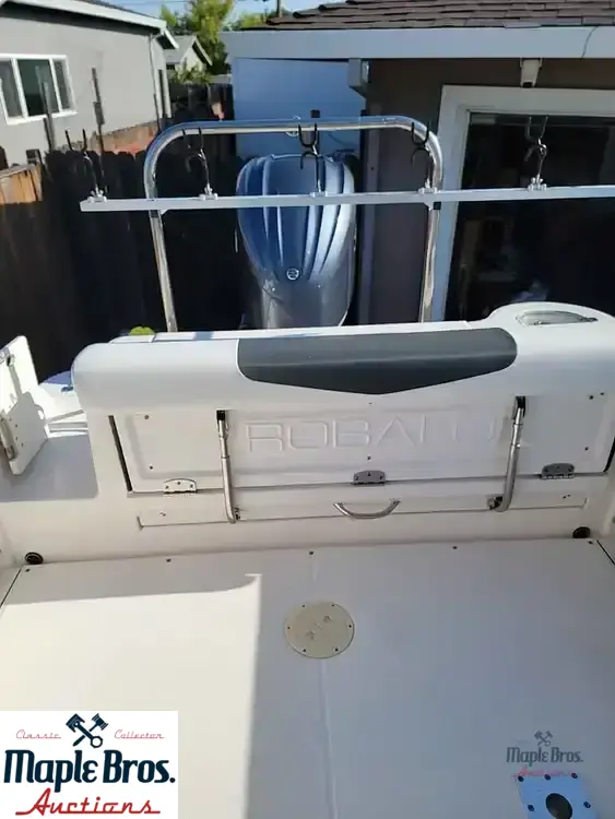 2022 Robalo R247