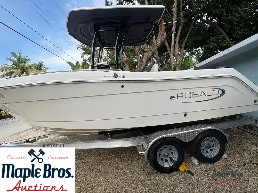2021 Robalo R222