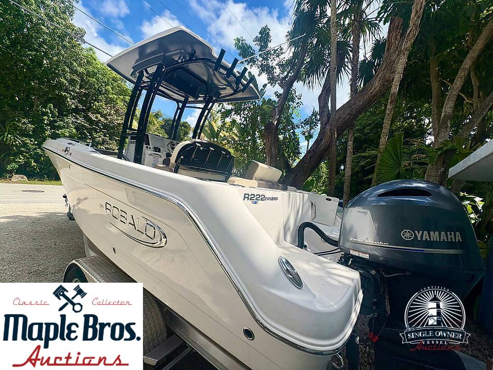 2021 Robalo R222