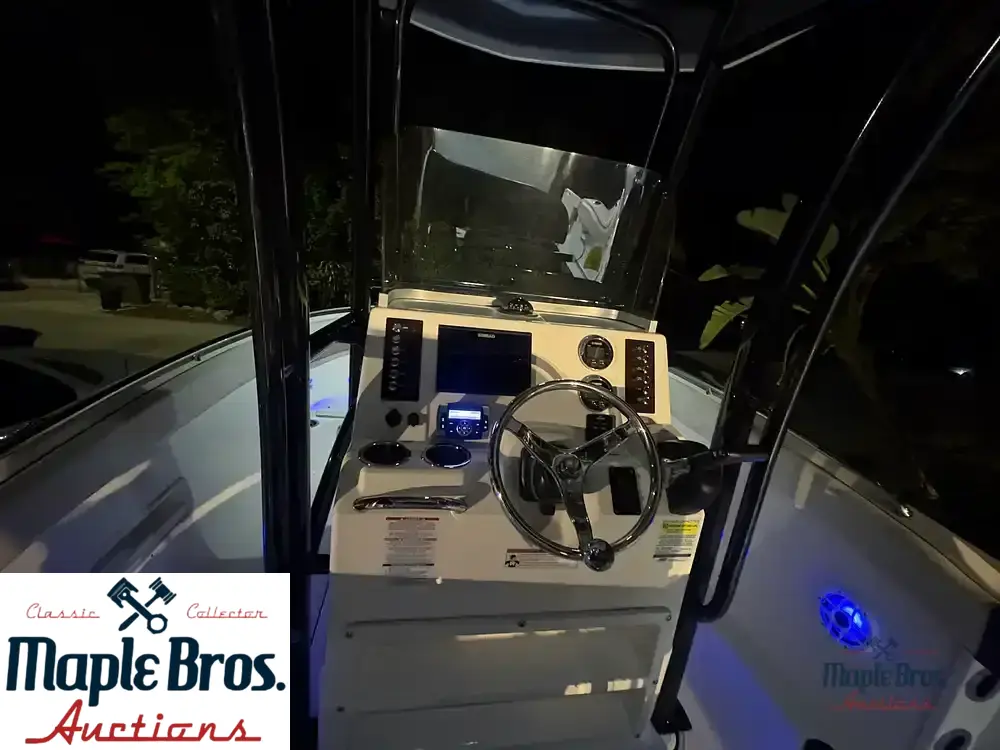2021 Robalo R222