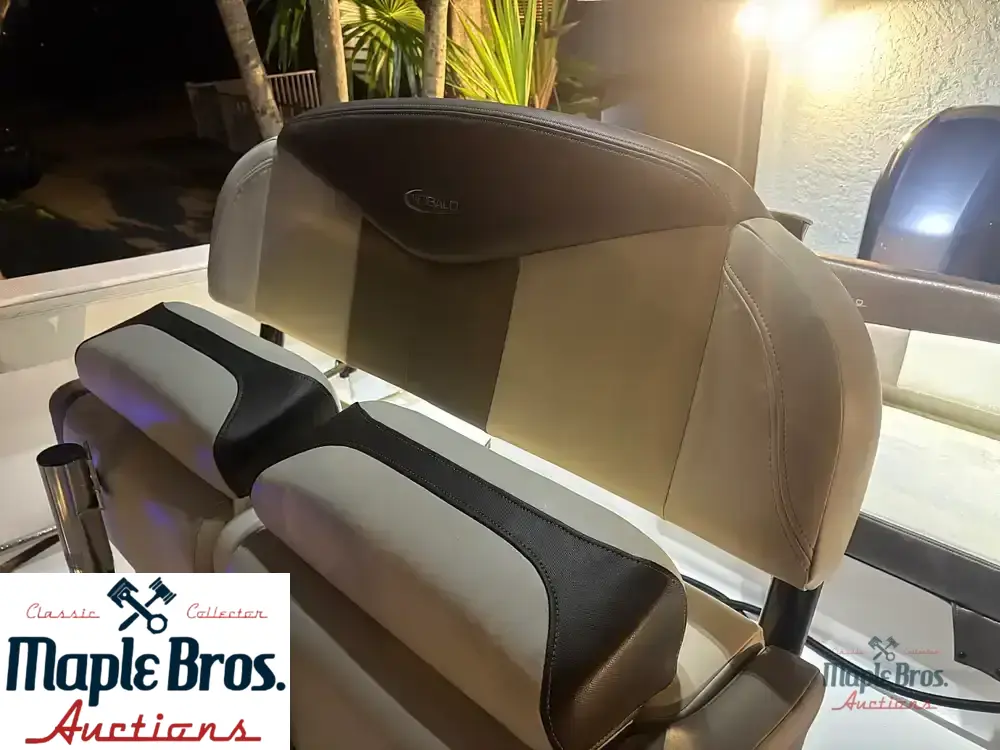 2021 Robalo R222