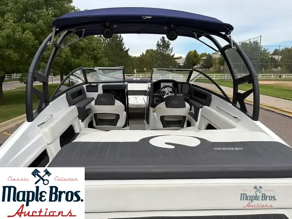 2018 Rinker Q5